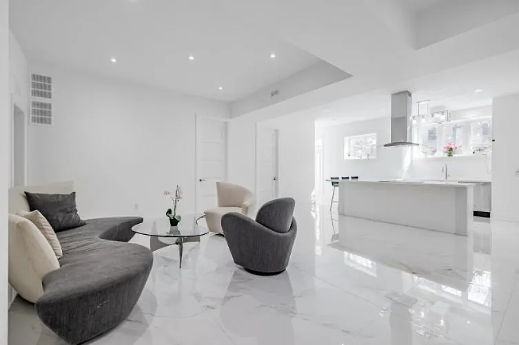Comfortable Room In Toronto Next To Yorkdale Mall-1