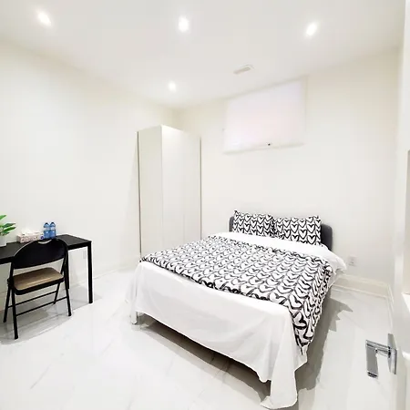 Comfortable Room In Toronto Next To Yorkdale Mall-3
